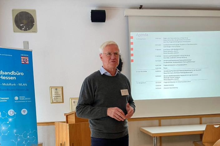 Klaus Bernhard berichtet über Lösungsansätze zur Baubegleitung im Glasfaserbau