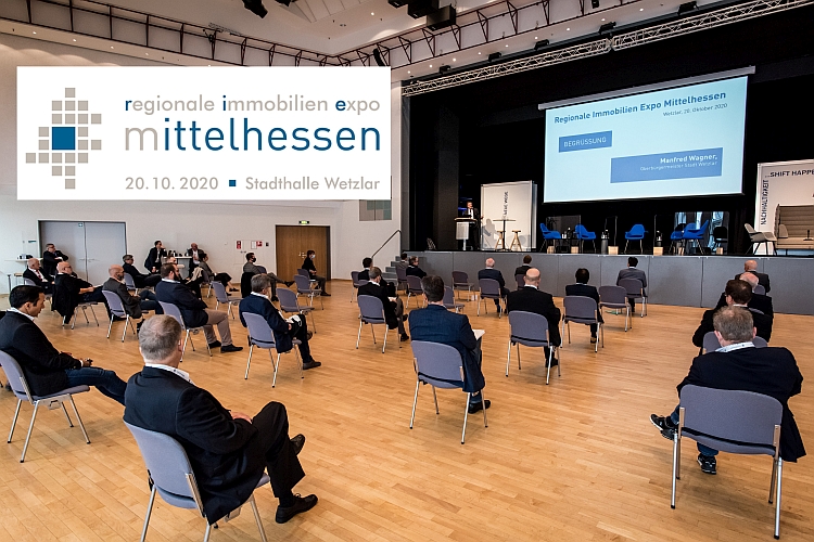 Blick in die ausgebuchte Stadthalle Wetzlar bei der ersten Regionalen Immobilien-Expo Mittelhessen