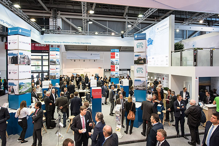 Geschäftiges Treiben am Mittelhessen-Stand am ersten Messetag (Foto: Tilman Lochmüller)